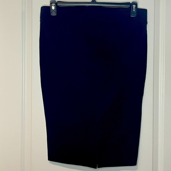 NWOT Torrid Pencil Skirt. 6” Back Slit. 26” Length. Torrid Size 0=12 - Picture 2 of 5